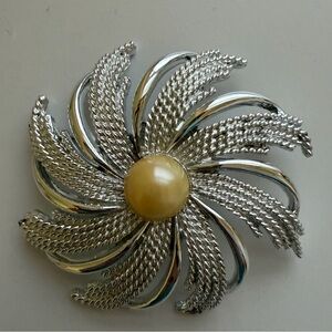 Vintage Sarah Coventry Silvery Sunburst Brooch